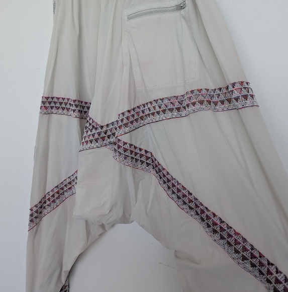 Free People Movement Harem Jogger Pants Tribal Print Applique Hippie Sz XS - Picture 9 of 16